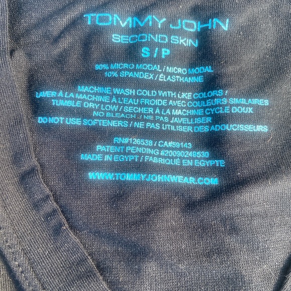 Lots of 3 Tommy John Second Skin Black Sz S Deep V-Neck Shirt. New without tags - Picture 4 of 4